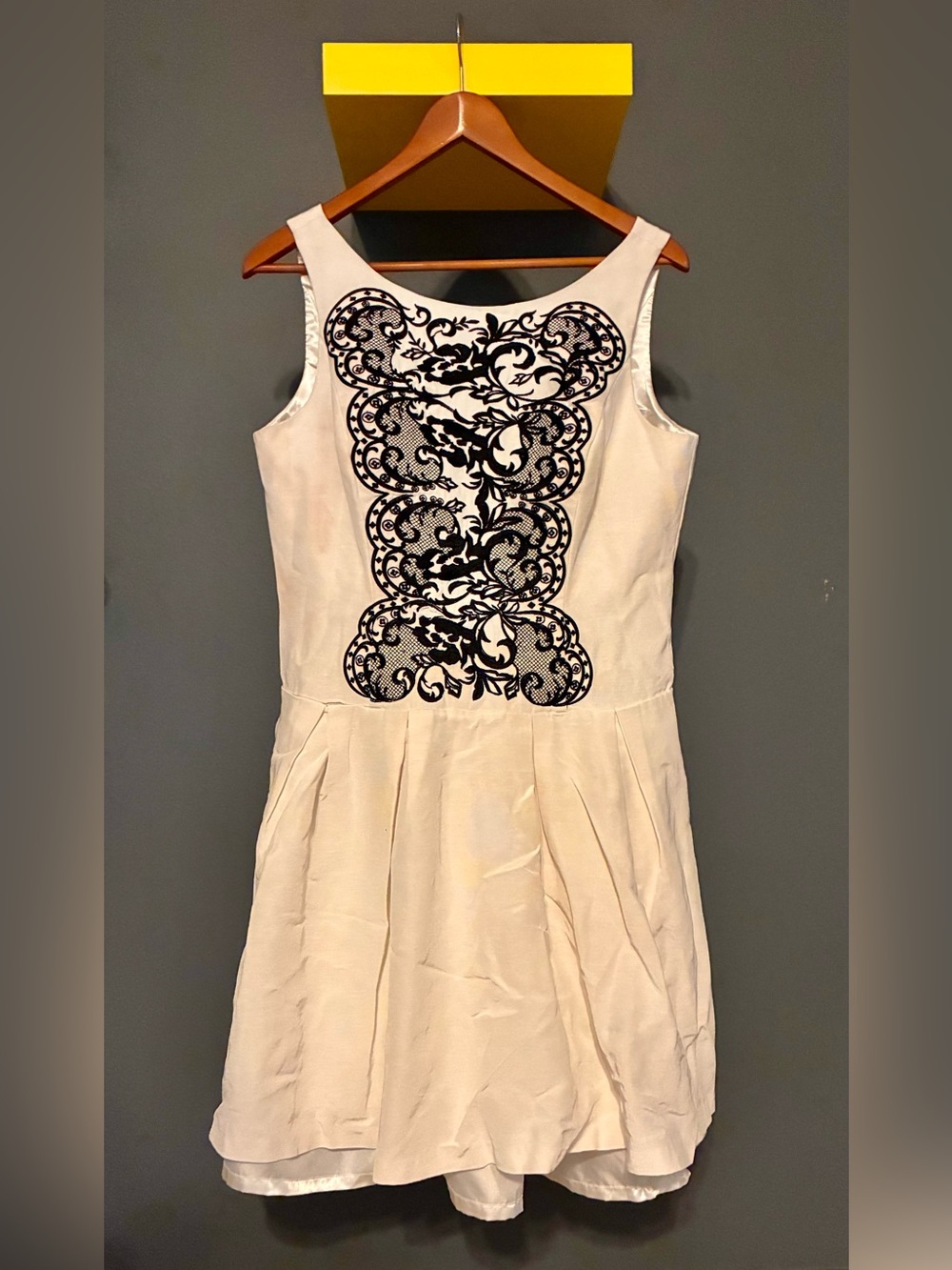 White House Black Market Sleeveless Embroidered Dress